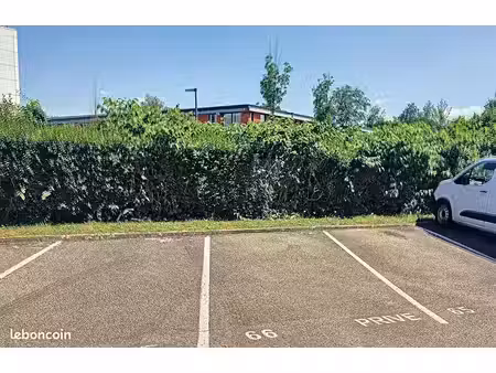 loue place de parking bron dans résidence sécurisée