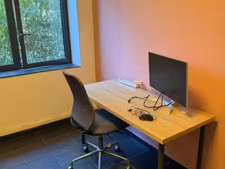 bureau en qpv à vaulx en velin - remplacement