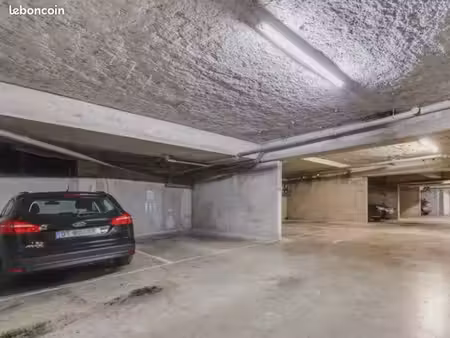 place de parking sécurisée