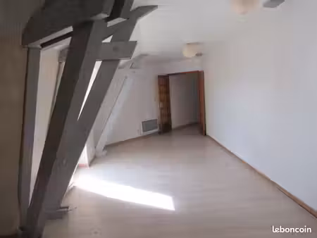 auxerre a louer grand f3 (90 m2) avec garage