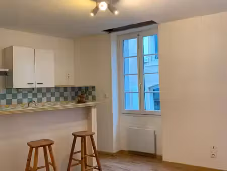 dans le centre de foix. appartement t2 de 35 m² environ 