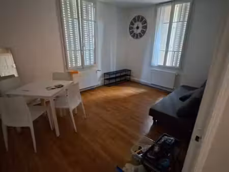 t2 meublé 43 m² – sainte-savine – rdc surélevé – cave – 560 cc