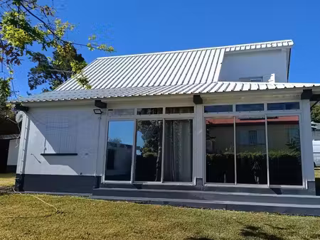 à louer – maison f4 entièrement meublée et équipée – la plaine-des-cafres  pk20