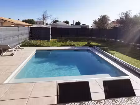 maison 4 pièces avec piscine à louer à macau