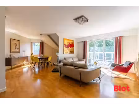 a vendre par blot immobilier - au dernier étage avec ascenseur  appartement de 106m² - gar