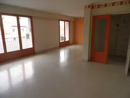 tres bel f3 dans petite residence tres calme proche crs58