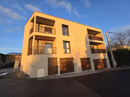 t2 à loué meublé avec garage et balcon et cave
