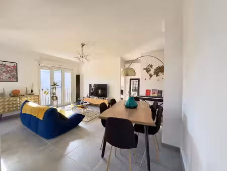 à vendre t3 72 m2 avec cave et parking dans le centre de la couronne
