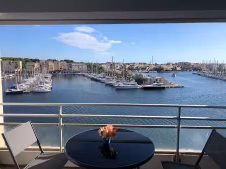 location a l annee studio cabine gruissan port rive droite