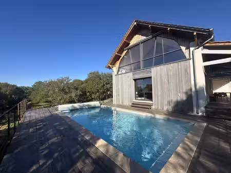 maison contemporaine avec piscine chauffée et 1 5 hectare de