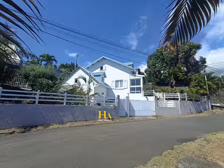 maison 6 pièces 155 m² avec piscine  kiosque et beaux espaces extérieurs