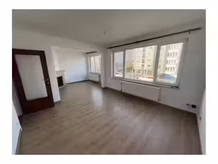 appartement à louer avec terrasse et 1 chambre   evere (vbe68020)