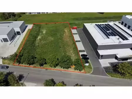3.135 m² de terrain industriel non bâti avec permis