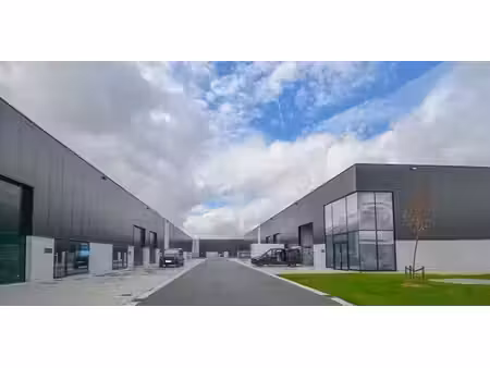 entrepôt à louer à gits pour € 895