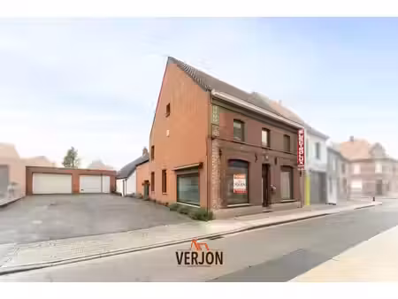 veelzijdig handelspand met woonst te koop in izegem!