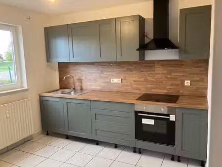maison 3 façades à louer à lincent /racour(93m²)