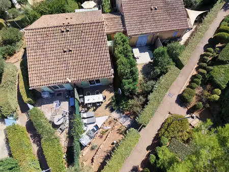 exclusivité- a vendre maison 2 pièces 29 m² terrasse - place de parking - piscine- tennis