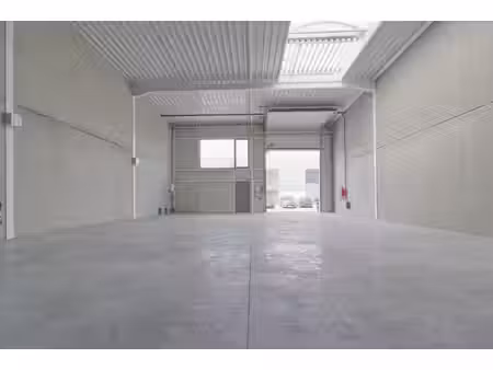 entrepôt 220 m² stock/atelier