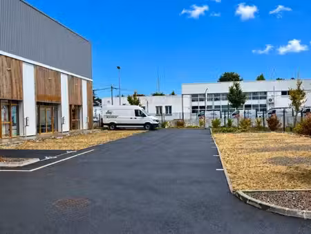 location local commercial
