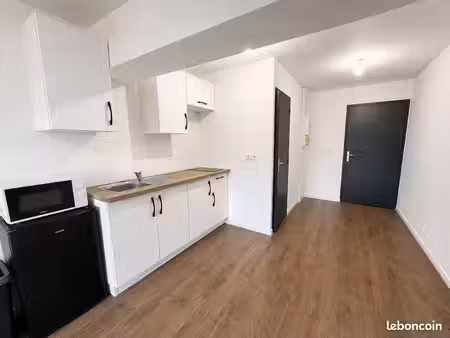 t2 rénové 40m² – parking – résidence privée sécurisée