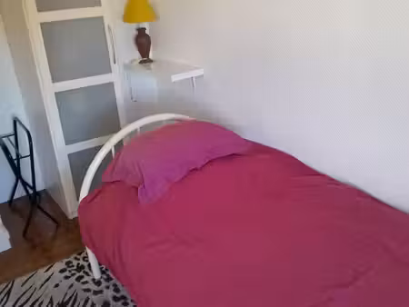 chambre étudiant à 9m de l'université par le tram dans pavillon