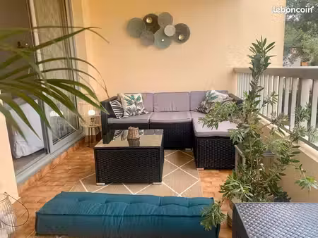 bel appartement meuble-terrasse proche mer