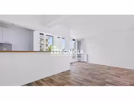 opportunité : appartement t4 rénové avec balcon et parking  avenue carnot à trappes  aux p