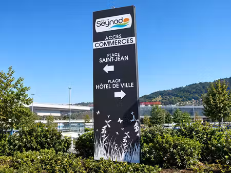 annecy batiment commercial 960 m² sur son terrain de 3100 m² en zone d'activité. (seynod).