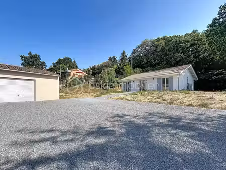 maison clé en main dans un écrin de verdure