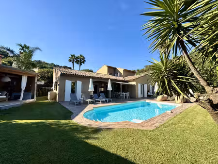 propriété avec piscine à quelques minutes du village de grim