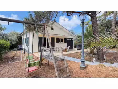maison située sur une belle parcelle de 699 m2 à lacanau-océ