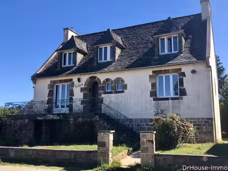 néo-bretonne au cœur d'un hameau vivant