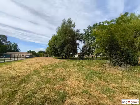 terrain constructible de 1 667 m² à saint-girons-d'aiguevives