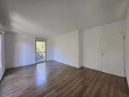 location appartement 3 pièces à lesparre-médoc (33340)  695 €
