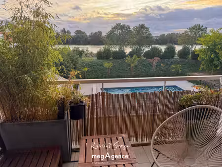 t3 avec balcon - vue seine et piscine