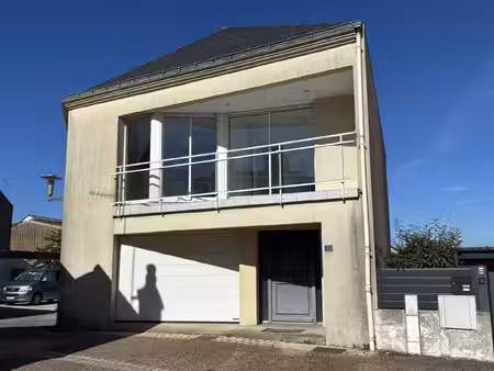 la turballe - maison de ville - centre ville - tout a pied - grand garage - espace de stoc