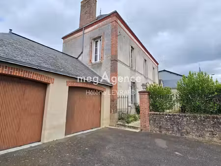 maison de caractère avec jardin clos et double garage