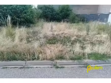 beau terrain à bâtir  3a 80ca  plat   façade 20 m
