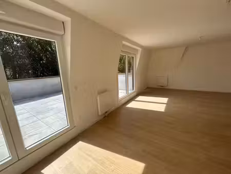grand t4 de 92m² au dernier étage avec une terrasse de 40m²