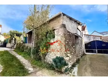 terrain 332 m2 avec grange à aménager et bâtis existant