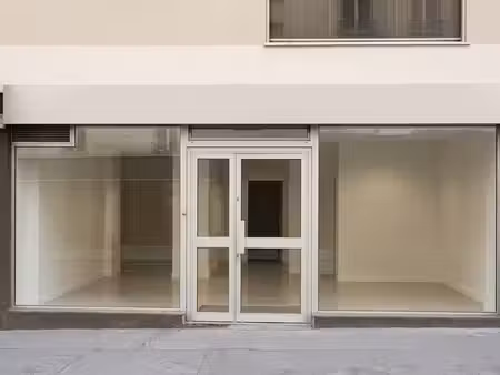 location commerce paris 75011 160m²