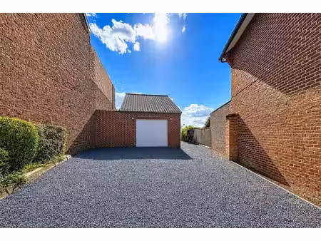 garage situe en zone d'habitat