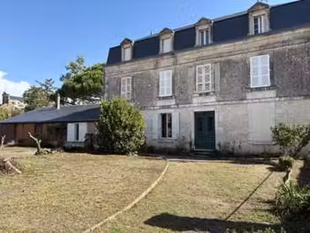 vente maison à fontenay-le-comte (85200) : à vendre / 176m² fontenay-le-comte