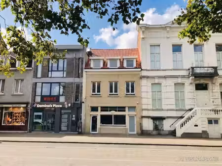 polyvalent huis met handelsgelijkvloers en aparte inkom naar