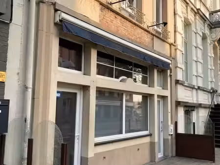 polyvalent handelshuis met bovenwoonst aparte ingang en in 2