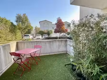 location appartement 1 pièce 22.82 m² à marignane (13700)  650 €