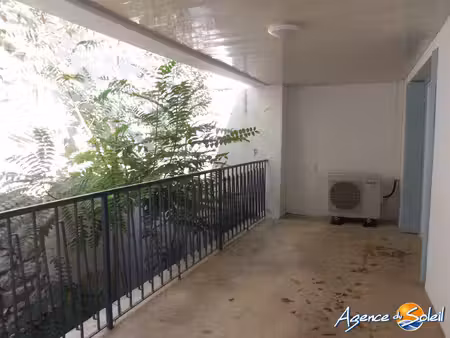 maison de ville avec grande remise en rez-de-chaussée et appart