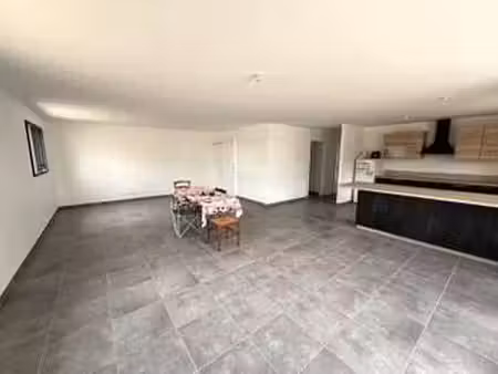 location maison à châteaubourg (35220) : à louer / 119m² châteaubourg