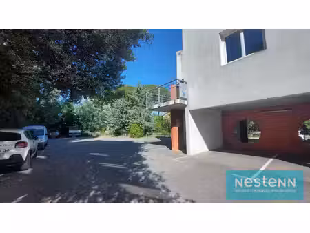 local professionnel 51 m²