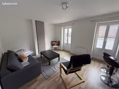 t1 meublé 29 m² tout équipé - cognac - dispo octobre